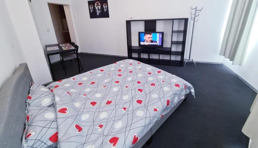 Economic Low Buget Downtown Studio Tiny On Street Piata Amzei Bucharest