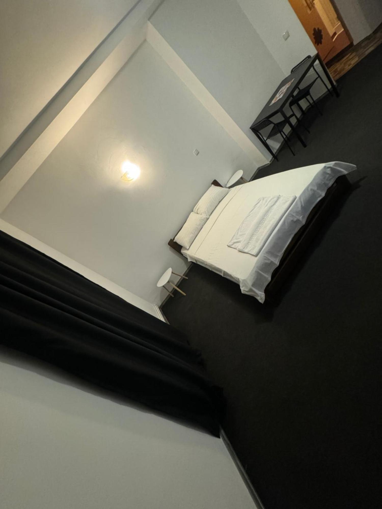 Economic Low Buget Downtown Studio Tiny On Street Piata Amzei * Bucharest