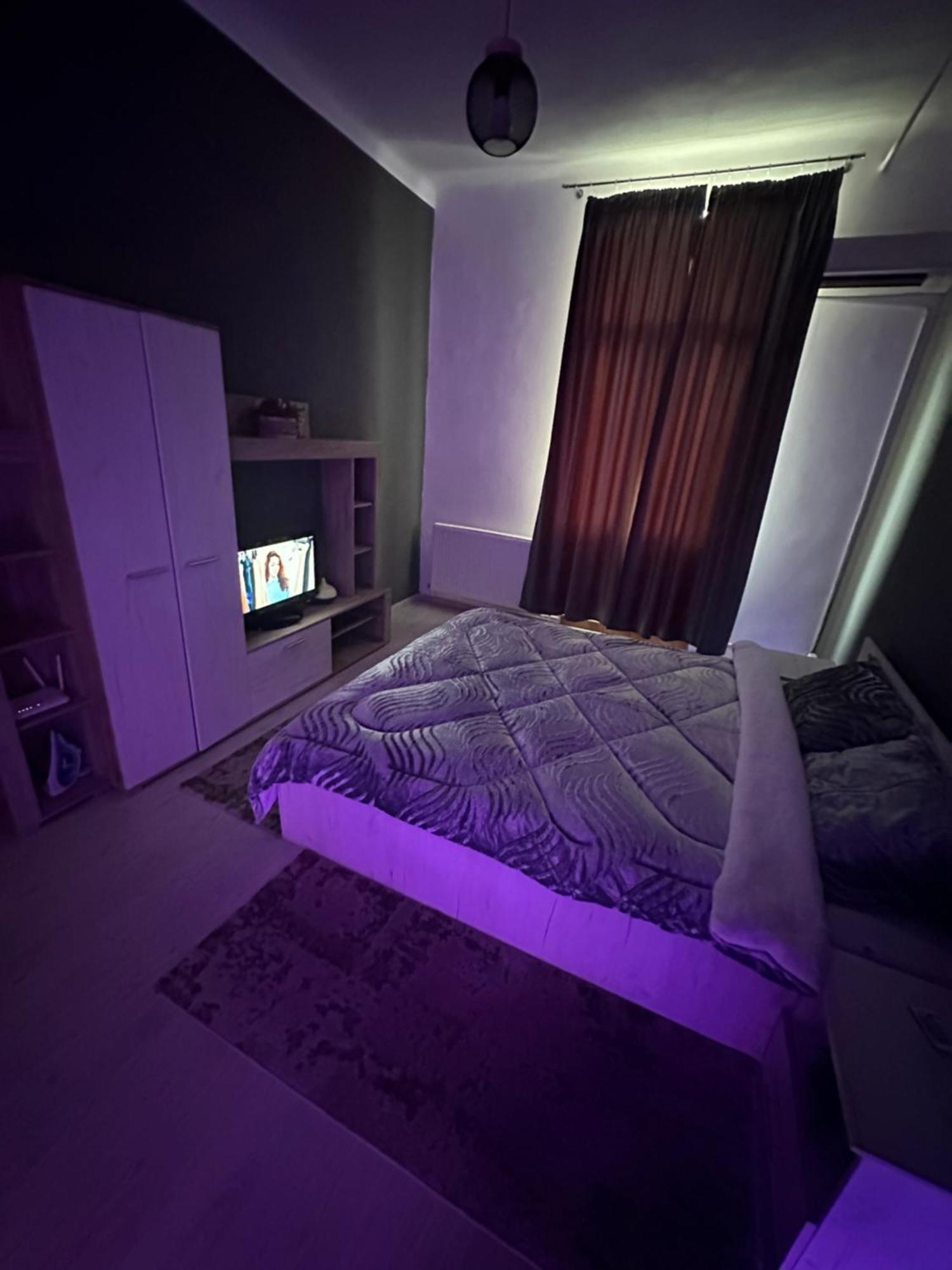 Economic Low Buget Downtown Studio Tiny On Street Piata Amzei