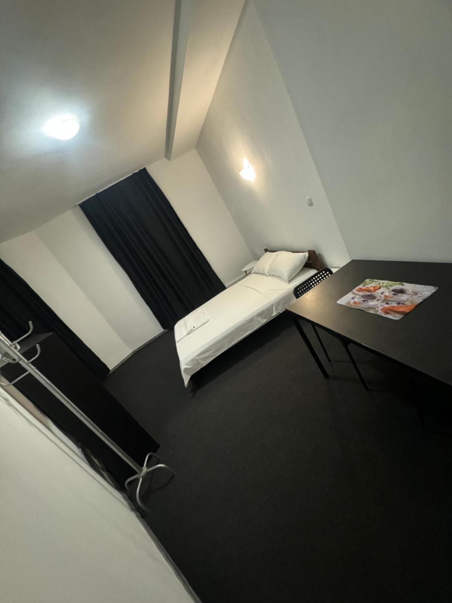 Economic Low Buget Downtown Studio Tiny On Street Piata Amzei Apartment Bucharest